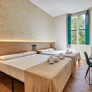 https://hostal-parisien.catalonia-hotels.com